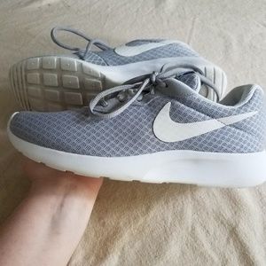 Nike Tanjun Wolf Grey